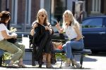 Amsterdam 15 mei 2020
Christie Bokma met haar moeder op bankje in Amsterdam zuid