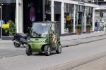 Amsterdam 16 mei 2020
Connie Witteman in groen gekleed met haar groene CCCC / Biro