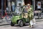 Amsterdam 16 mei 2020
Connie Witteman in groen gekleed met haar groene CCCC / Biro