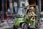 Amsterdam 16 mei 2020
Connie Witteman in groen gekleed met haar groene CCCC / Biro