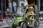 Amsterdam 16 mei 2020
Connie Witteman in groen gekleed met haar groene CCCC / Biro