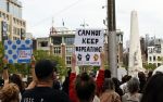 Amsterdam 1 juni 2020
Demonstratie op de dam tegen politiegeweld tegen donkere mensen naar aanleiding van de dood van George Floyd door poltieman in USA