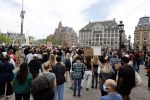 Amsterdam 1 juni 2020
Demonstratie op de dam tegen politiegeweld tegen donkere mensen naar aanleiding van de dood van George Floyd door poltieman in USA