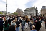 Amsterdam 1 juni 2020
Demonstratie op de dam tegen politiegeweld tegen donkere mensen naar aanleiding van de dood van George Floyd door poltieman in USA