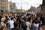 Amsterdam 1 juni 2020
Demonstratie op de dam tegen politiegeweld tegen donkere mensen naar aanleiding van de dood van George Floyd door poltieman in USA