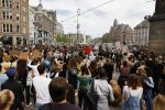 Amsterdam 1 juni 2020
Demonstratie op de dam tegen politiegeweld tegen donkere mensen naar aanleiding van de dood van George Floyd door poltieman in USA