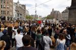 Amsterdam 1 juni 2020
Demonstratie op de dam tegen politiegeweld tegen donkere mensen naar aanleiding van de dood van George Floyd door poltieman in USA