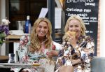 Amsterdam 1 juni 2020
Denise Boekhoff op terras met een vriendin