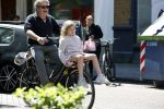 Amsterdam 29 mei 2020
Dirk Zeelenberg op de fiets met zijn dochter