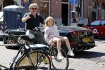 Amsterdam 29 mei 2020
Dirk Zeelenberg op de fiets met zijn dochter