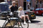 Amsterdam 29 mei 2020
Dirk Zeelenberg op de fiets met zijn dochter