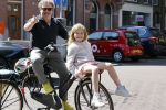 Amsterdam 29 mei 2020
Dirk Zeelenberg op de fiets met zijn dochter
