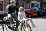 Amsterdam 29 mei 2020
Dirk Zeelenberg op de fiets met zijn dochter