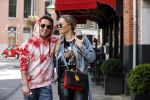 Amsterdam 14 mei 2020
Djarno Hofland met zijn vriendin Manon Kool op de cornelis schuytstraat