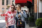Amsterdam 14 mei 2020
Djarno Hofland met zijn vriendin Manon Kool op de cornelis schuytstraat