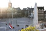 Amsterdam 4 mei 2020
Dodenherdenking op de dam zonder publiek vanwege Corona . Koning Willem Alexander Koningin Maxima Femke Halsema Gerdi Verbeet en Marc Rutte zijn aanwezig . Er ston veel politie aan de zijkanten en op de daken .