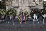Amsterdam 4 mei 2020
Dodenherdenking op de dam zonder publiek vanwege Corona . Koning Willem Alexander Koningin Maxima Femke Halsema Gerdi Verbeet en Marc Rutte zijn aanwezig . Er ston veel politie aan de zijkanten en op de daken .