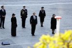 Amsterdam 4 mei 2020
Dodenherdenking op de dam zonder publiek vanwege Corona . Koning Willem Alexander Koningin Maxima Femke Halsema Gerdi Verbeet en Mark Rutte zijn aanwezig . Er ston veel politie aan de zijkanten en op de daken .