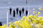 Amsterdam 4 mei 2020
Dodenherdenking op de dam zonder publiek vanwege Corona . Koning Willem Alexander Koningin Maxima Femke Halsema Gerdi Verbeet en Mark Rutte zijn aanwezig . Er ston veel politie aan de zijkanten en op de daken .