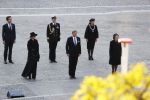 Amsterdam 4 mei 2020
Dodenherdenking op de dam zonder publiek vanwege Corona . Koning Willem Alexander Koningin Maxima Femke Halsema Gerdi Verbeet en Mark Rutte zijn aanwezig . Er ston veel politie aan de zijkanten en op de daken .