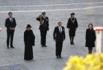 Amsterdam 4 mei 2020
Dodenherdenking op de dam zonder publiek vanwege Corona . Koning Willem Alexander Koningin Maxima Femke Halsema Gerdi Verbeet en Mark Rutte zijn aanwezig . Er ston veel politie aan de zijkanten en op de daken .