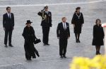 Amsterdam 4 mei 2020
Dodenherdenking op de dam zonder publiek vanwege Corona . Koning Willem Alexander Koningin Maxima Femke Halsema Gerdi Verbeet en Mark Rutte zijn aanwezig . Er ston veel politie aan de zijkanten en op de daken .