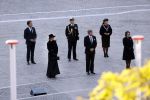 Amsterdam 4 mei 2020
Dodenherdenking op de dam zonder publiek vanwege Corona . Koning Willem Alexander Koningin Maxima Femke Halsema Gerdi Verbeet en Mark Rutte zijn aanwezig . Er ston veel politie aan de zijkanten en op de daken .