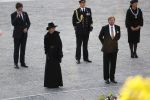 Amsterdam 4 mei 2020
Dodenherdenking op de dam zonder publiek vanwege Corona . Koning Willem Alexander Koningin Maxima Femke Halsema Gerdi Verbeet en Mark Rutte zijn aanwezig . Er ston veel politie aan de zijkanten en op de daken .