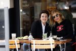 Amsterdam 6 juni 2020
Estelle Cruijff met goede vriendin Tarone op terras