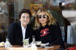 Amsterdam 6 juni 2020
Estelle Cruijff met goede vriendin Tarone op terras