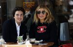 Amsterdam 6 juni 2020
Estelle Cruijff met goede vriendin Tarone op terras