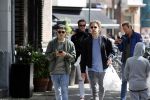 Amsterdam 23 mei 2020
Ewout Genewmans met zijn  vriend  op de cornelis schuytstraat.