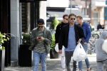 Amsterdam 23 mei 2020
Ewout Genewmans met zijn  vriend op de cornelis schuytstraat.