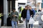 Amsterdam 23 mei 2020
Ewout Genewmans met zijn  vriend n op de cornelis schuytstraat.