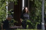 Amsterdam / Holyslott 6 juni 2020
Robert Oeij en Femke Halsema verhuizen hun spullen van de burgemeesterswoning naar hun huis in Holysloot.
