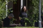 Amsterdam / Holyslott 6 juni 2020
Robert Oeij en Femke Halsema verhuizen hun spullen van de burgemeesterswoning naar hun huis in Holysloot.