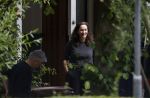 Amsterdam / Holyslott 6 juni 2020
Robert Oeij en Femke Halsema verhuizen hun spullen van de burgemeesterswoning naar hun huis in Holysloot.