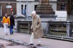 Amsterdam 5 juni 2020
Frits Bolkestein loopt naar zijn huis aan de Amstel