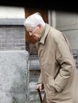 Amsterdam 5 juni 2020
Frits Bolkestein loopt naar zijn huis aan de Amstel