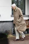 Amsterdam 5 juni 2020
Frits Bolkestein loopt naar zijn huis aan de Amstel