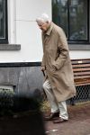 Amsterdam 5 juni 2020
Frits Bolkestein loopt naar zijn huis aan de Amstel