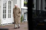 Amsterdam 5 juni 2020
Frits Bolkestein loopt naar zijn huis aan de Amstel