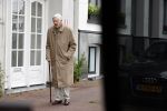 Amsterdam 5 juni 2020
Frits Bolkestein loopt naar zijn huis aan de Amstel