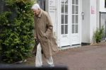 Amsterdam 5 juni 2020
Frits Bolkestein loopt naar zijn huis aan de Amstel