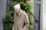 Amsterdam 5 juni 2020
Frits Bolkestein loopt naar zijn huis aan de Amstel