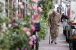 Amsterdam 5 juni 2020
Frits Bolkestein loopt naar zijn huis aan de Amstel
