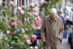 Amsterdam 5 juni 2020
Frits Bolkestein loopt naar zijn huis aan de Amstel