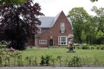 Waalre 12 mei 2020
Het gemeentehuis van Waalre is geheel gerenoveerd na de aanslag met een auto