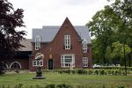 Waalre 12 mei 2020
Het gemeentehuis van Waalre is geheel gerenoveerd na de aanslag met een auto
