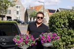 Schagen 11 mei 2020
Gerard Joling bezoekt zijn moeder in haar huis voor moederdag.